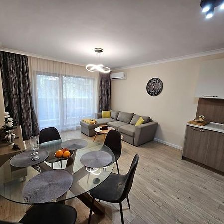 Serenity In The Heart Of Varna With Parking Extérieur photo