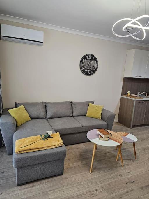 Serenity In The Heart Of Varna With Parking Extérieur photo