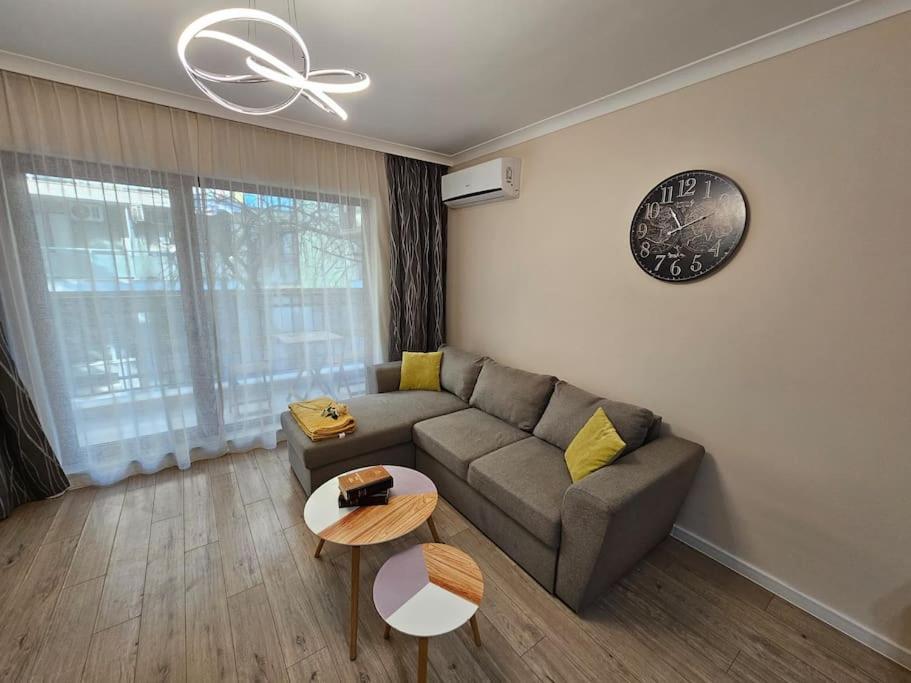 Serenity In The Heart Of Varna With Parking Extérieur photo
