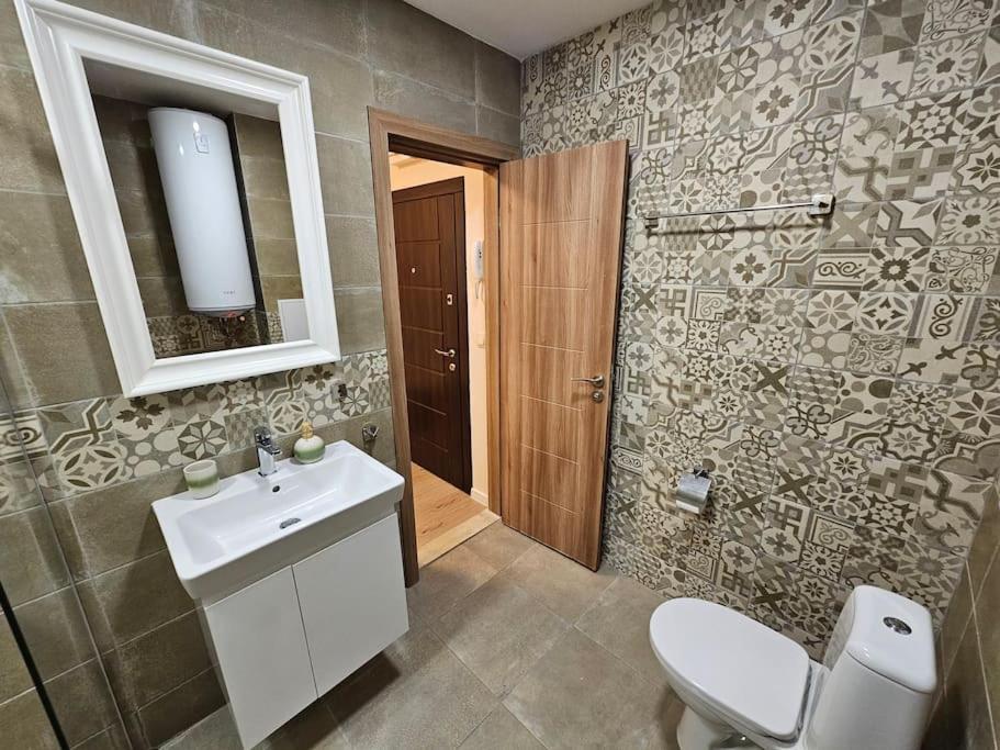 Serenity In The Heart Of Varna With Parking Extérieur photo