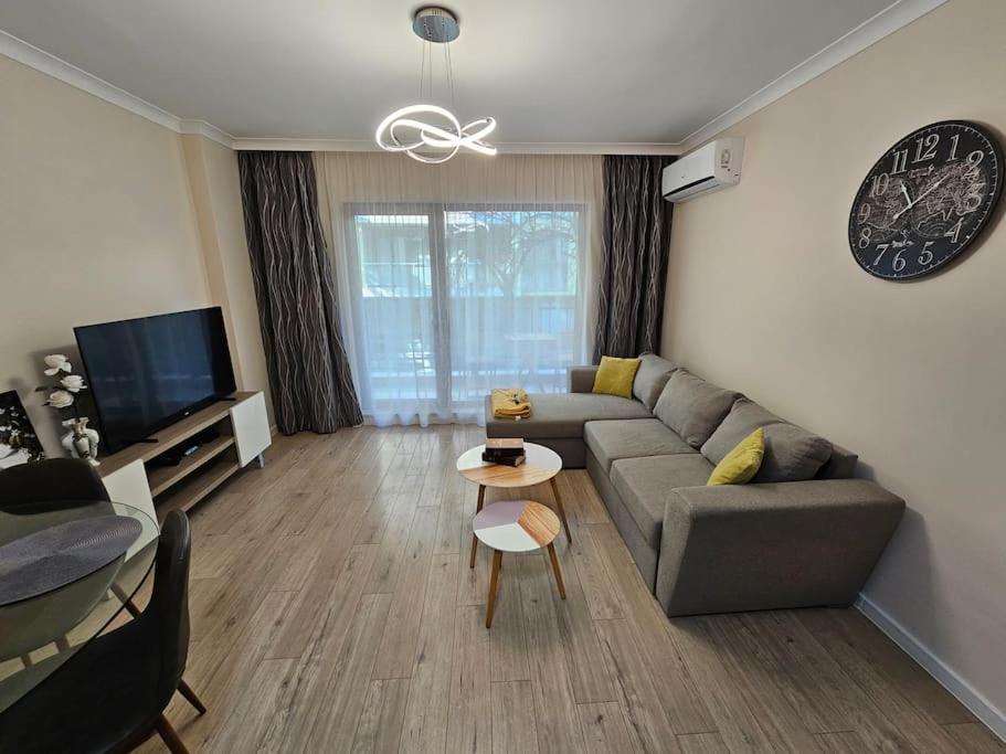 Serenity In The Heart Of Varna With Parking Extérieur photo