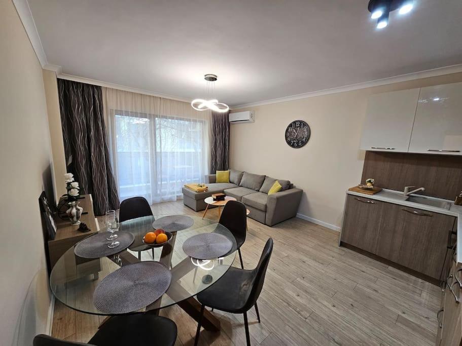 Serenity In The Heart Of Varna With Parking Extérieur photo
